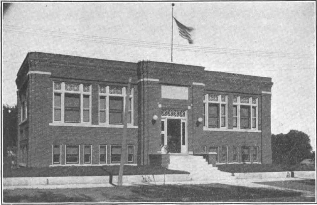 Black and white image depicting the front exterior of the Greenfield Public Library. Taken from the 9th Report of the Iowa Library Commission, coverage 1916-1918. (Published in 1918), page 18.