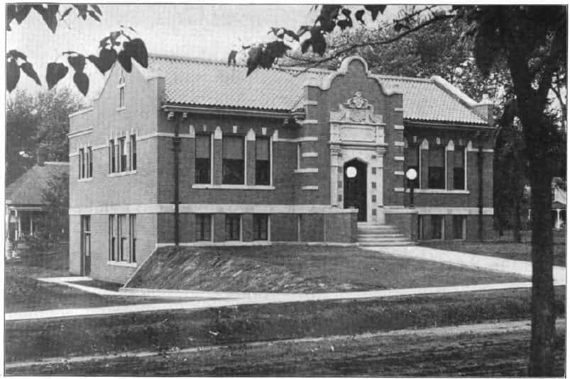 Black and white image showing the front and side exterior of the Osceola Public Library. Taken from the 6th Report of the Iowa Library Commission, coverage 1910-1912. (Published in 1913), unnumbered page between pages 16-17. 
