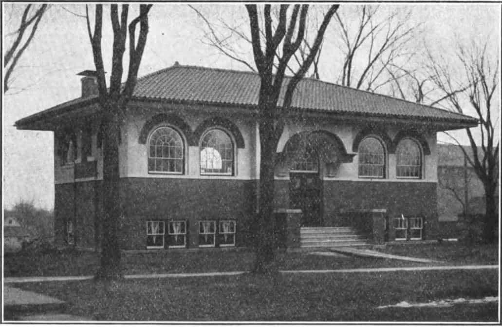 Black and white image depicting the front exterior of the Reinbeck Public Library. Taken from the 9th Report of the Iowa Library Commission, coverage 1916-1918. (Published in 1918), page 10.